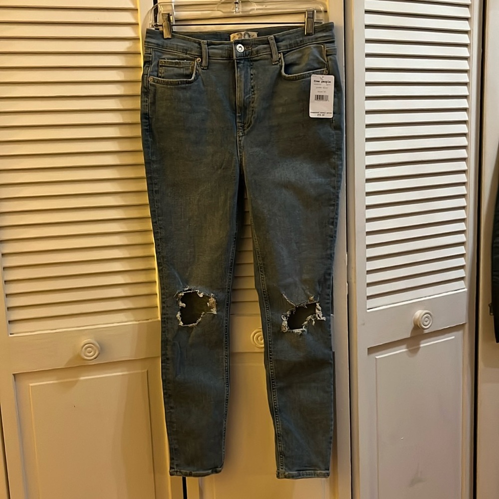 NWT Free People Ripped Skinny Jean Size 30